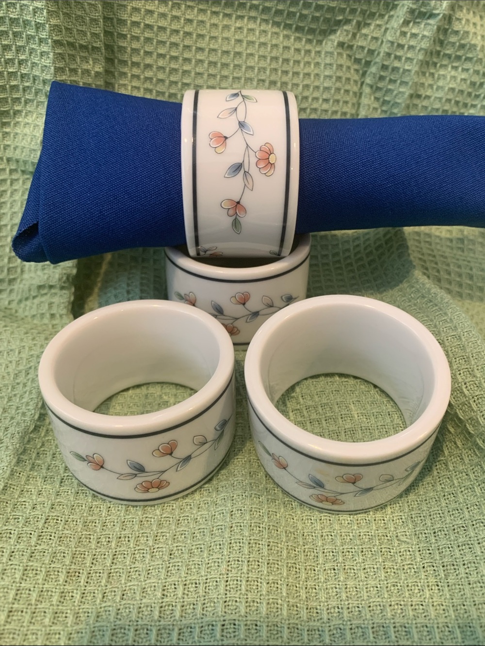 4 Princess House Floral Porcelain Napkin Rings